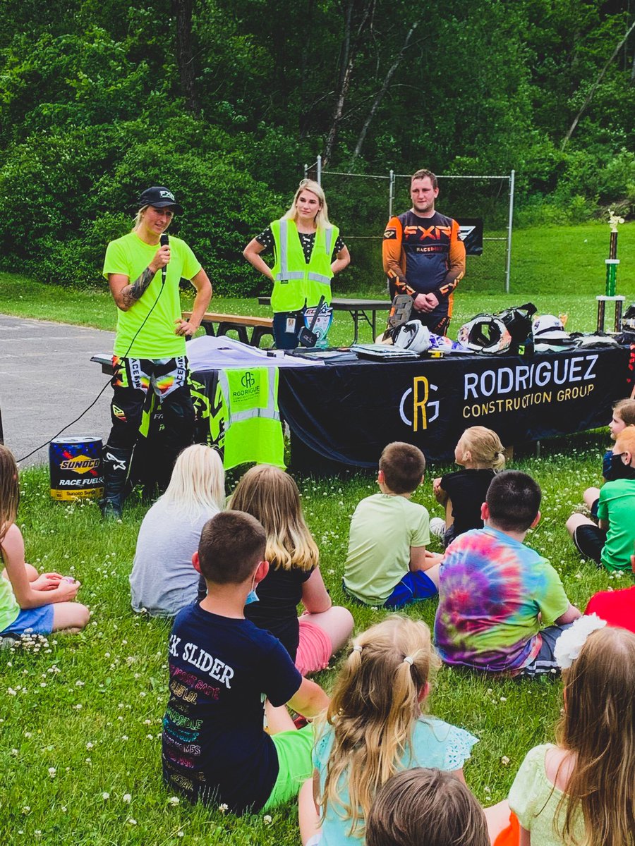 rodriguez_cginc's tweet photo. RCG was honored to speak at Colden Elementary School’s Career Day, for their end of school celebration, to motivate and inspire the kids to think about their futures and goals!⁣⁣ 💡
 ⁣⁣
#TheFutureIsBright #Construction #BuffaloNY #CareerDay https://t.co/dTut6dSptq