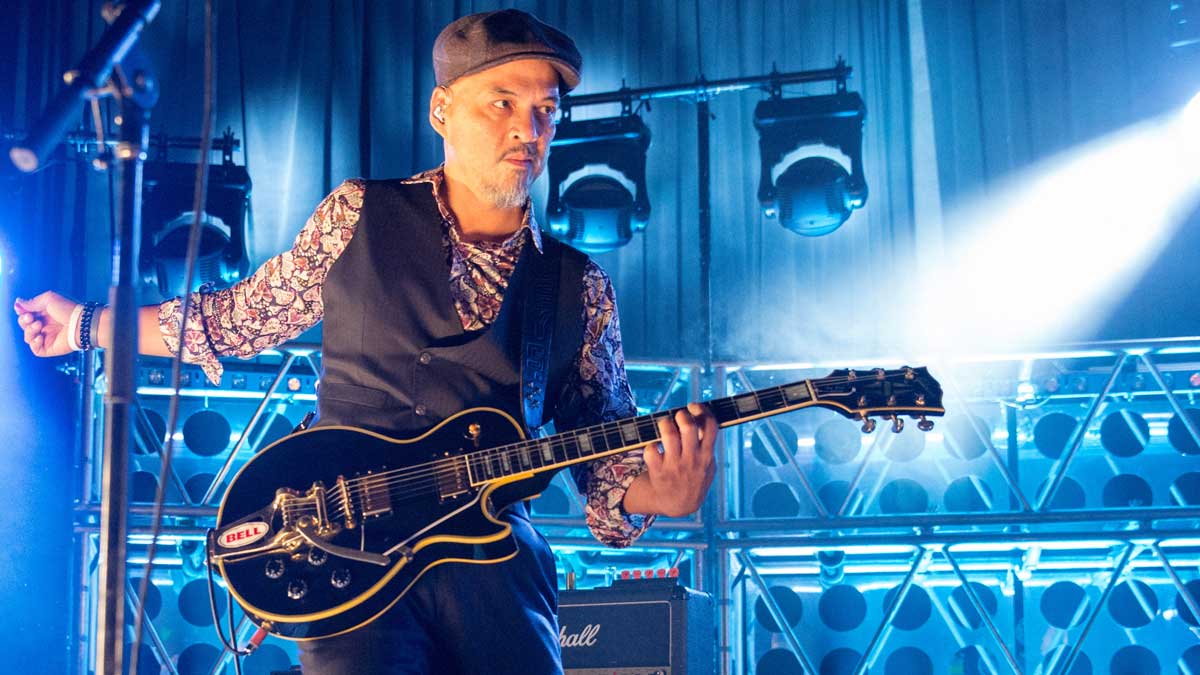 Yet another 4AD-related birthday today. Happy birthday to Joey Santiago of Pixies! 