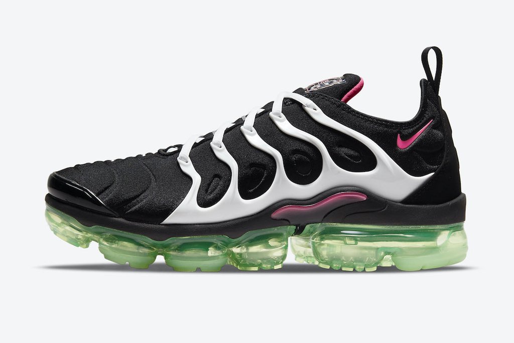 vapormax plus kicks on fire