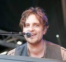 Also want to wish happy birthday to James Walsh of Starsailor! 