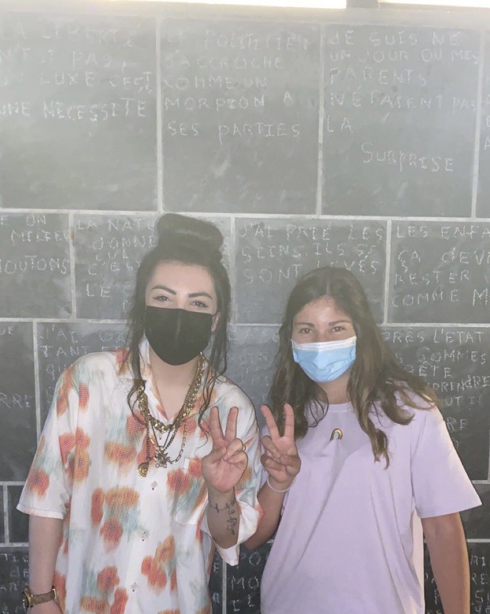 Romane_Rn's tweet photo. J’avais chaud, j’étais stressée que je me trouve horrible mais trop contente.. Qu’est ce que le concert était ouf,  @HoshiOfficial est ouf. Les chansons sont poignantes et magnifiques avec une artiste de dingue. Merci pour tout Hoshi tu es formidable 🧡 A vite 🥰😍 https://t.co/3lTrjMBfXn