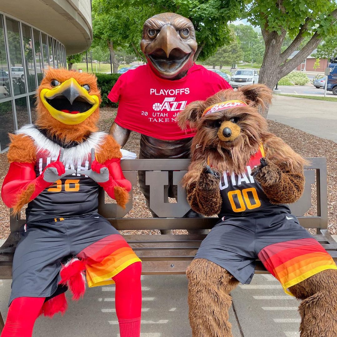 utahalumni's tweet photo. Good luck to the @utahjazz in the semifinals tonight!
.
.
.
📸: @UUtah
#UtahSwoop #ForeverUtah #UofU https://t.co/ep1nmDO2It