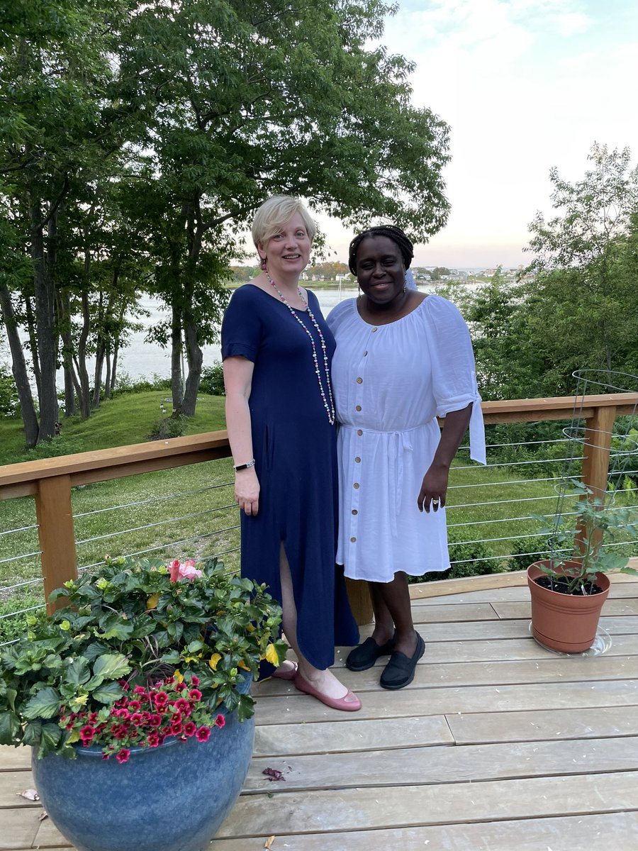 MorrisKizzy's tweet image. All the way from @CheyneyUniv and happy to have connected with President @JamesHerbert and #Lynn at their beautiful campus, @unetweets 💙🤍 #warmestwelcome #history #geniusson