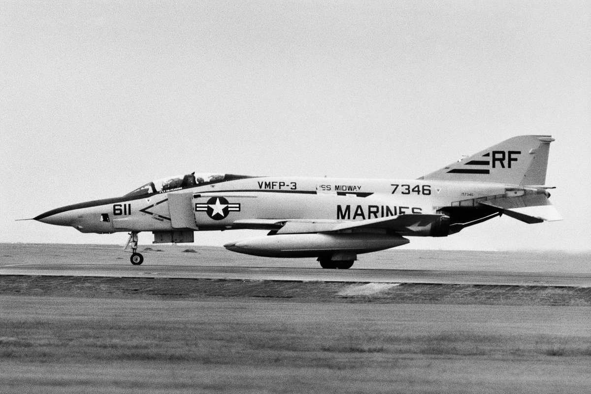 headdancer7's tweet photo. #PhantomFriday  横田基地 RF-4B
VMFP-3 DET-B RF-611 157346、
RF612 157349 1979。USS MIDWAY。 https://t.co/vvwWscBxzi