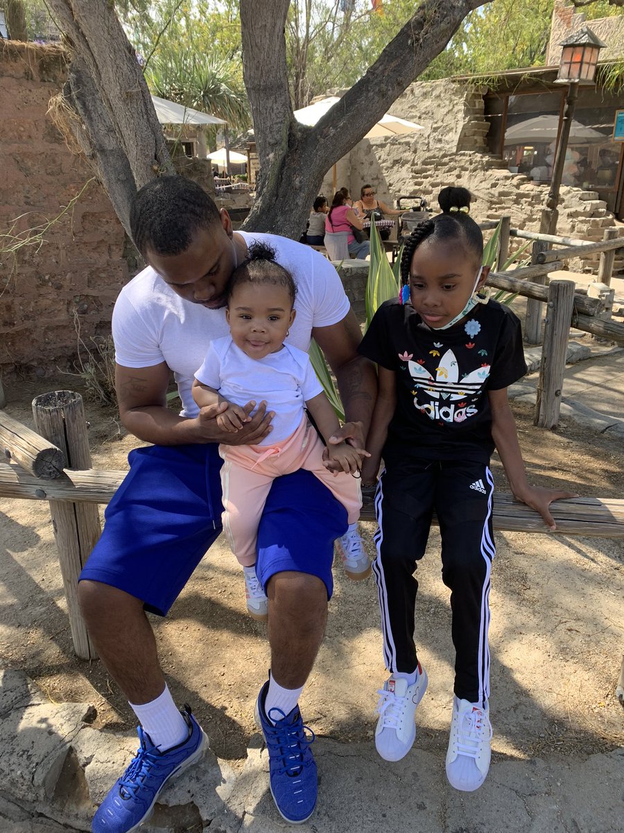 BabyPL1100's tweet photo. Y’all know imma kill behind these to so don’t even try me! My heart in human form!!!! 😘😍🥰💙🤞🏾! #Daddybabies #ThancYouBabyMamaForNotGettingAAbortion! 😭🙏🏾🤞🏾 https://t.co/Q9swKSHgC2