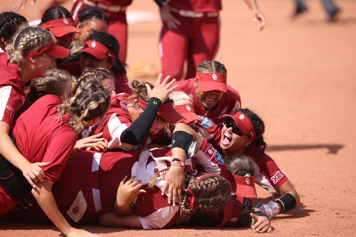 EdwardReali's tweet image. The #Sooners have claimed their fifth national championship. Check out these shots!!