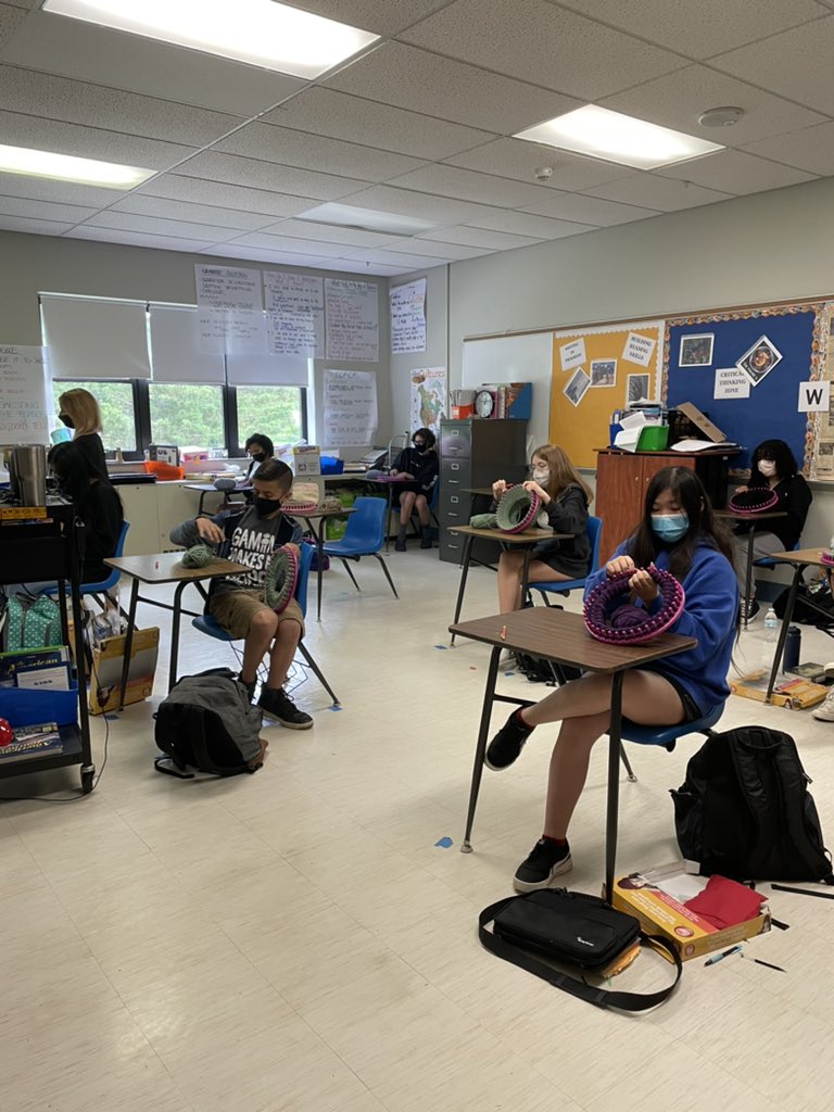 Mrs_Hrabal's tweet photo. The 8th graders are learning how to loom knit and they are doing an amazing job! I am so impressed! We are really enjoying this relaxing end of year activity. @FSDVikings https://t.co/lHYMBIOIK7