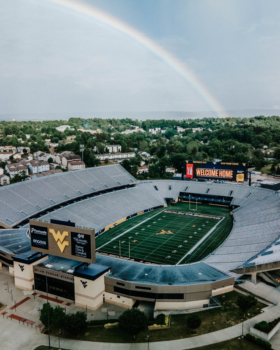 WVUfootball's tweet image. Gold &amp;amp; Blue at the end of the rainbow 🏟

#AlmostHeaven