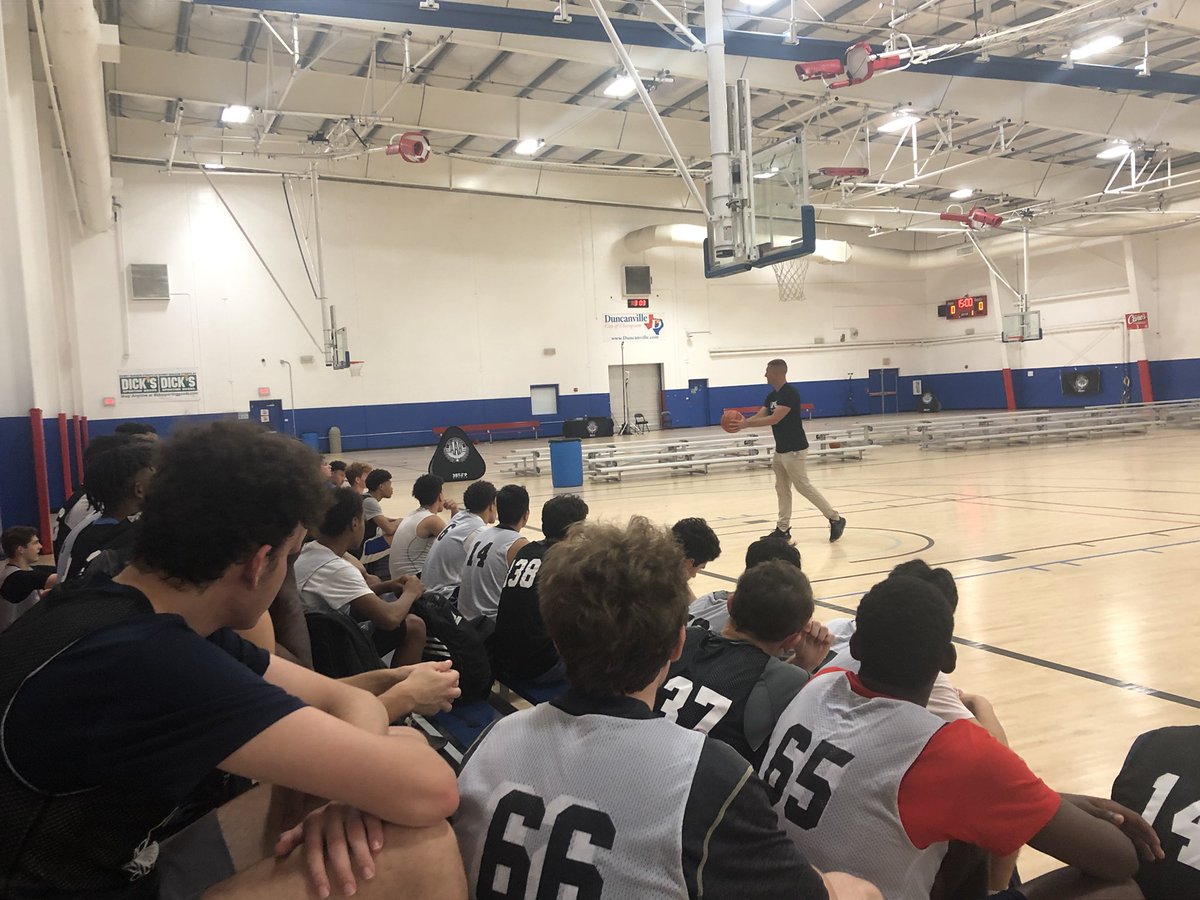 JasonS_ZG's tweet photo. Day ☝️ in the books 📚 Huge thank you to all the coaches that came out today! 

National representation in the gym from Pomona-Pitzer all the way up to Bowdoin &amp; Colby 📍🇺🇸 

Day ✌️ 🔜

@coachsmartin310 | @coachalexpopp
#AAB Dallas | @AllAcademicBB https://t.co/dZX4t3o3K2