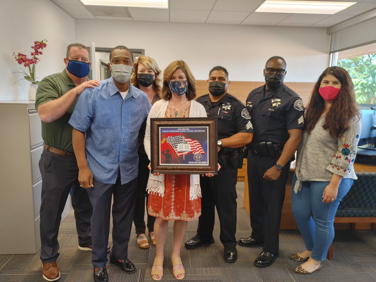 SBCUSDPOLICE's tweet photo. Chief, @SBSPDjpaulino along with our #DistrictPolice presented our @SB_CitySchools Associate Super Jayne Christakos with a plaque from our heart. Your leadership, commitment, and courage has been exemplary and appreciated #YouAreIrreplaceable https://t.co/6Dvj4fshuX