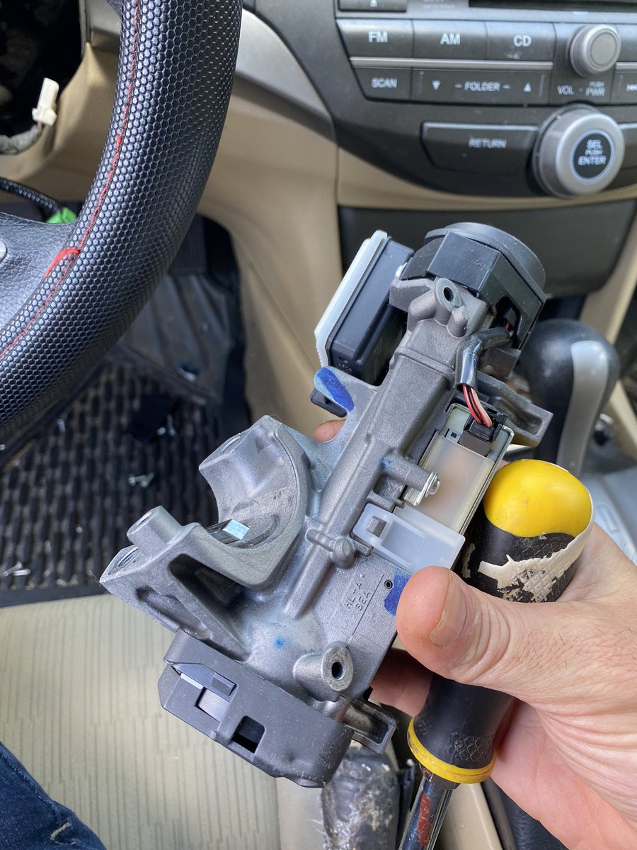 roody15's tweet photo. Broken ignition lock on my 2012 #Accord Dealer repair at 1000$+ to fix / replace key fabs and locks.  Found ignition lock / assembly and key fabs on Amazon for 60$ …thanks #youtube #repair https://t.co/fz4tSuguYQ