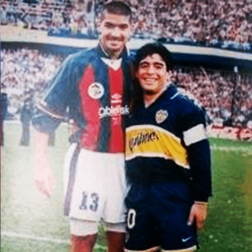 Se retira el último jugador del mundo en haber jugado un partido oficial con Maradona en cancha. No estoy llorando 💔