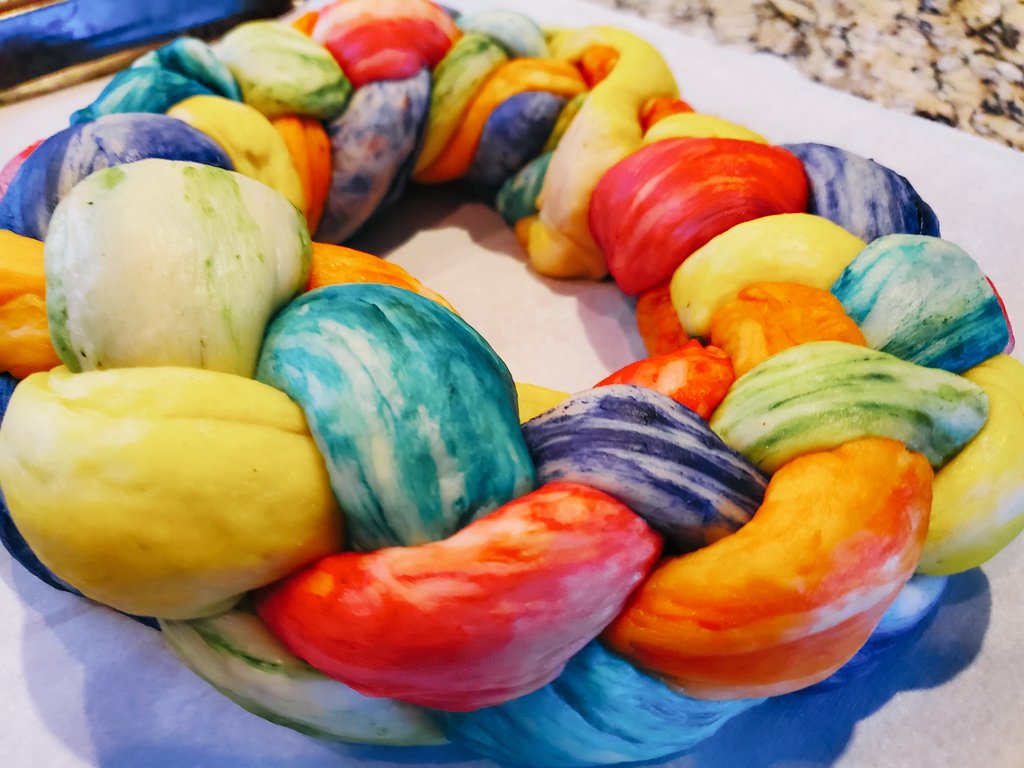 iGsusFu's tweet photo. Challah PRIDE bread! #PRIDE #PRIDEBread #bakefromscratch #bakeathome #bakerylover https://t.co/agcWISL1h4