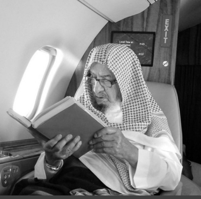 يتقدم أشراف #رنيه آل صامل بأحر التعازي وصادق المواساة في وفاة

معالي المستشار الشيخ / 
ناصر الشثري
والذي كانت تربطه علاقة قوية منذ القدم مع أشراف رنية آل صامل

غفر الله له و عظم الله أجر ذويه وألهمهم الصبر والسلوان 
و إنا لله و إنا إليه راجعون .

 #ناصر_الشثري_في_ذمه_الله