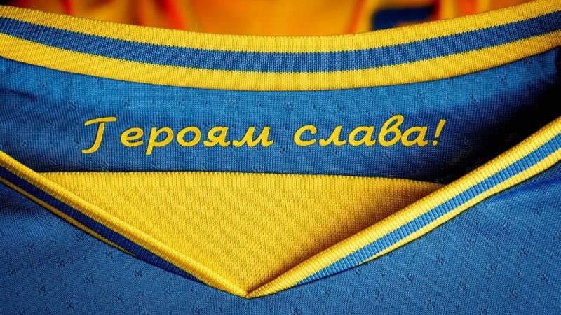 Опрос.
Если вам нравится надпись «Героям слава!» - ретвит. 
Если не нравится - лайк.