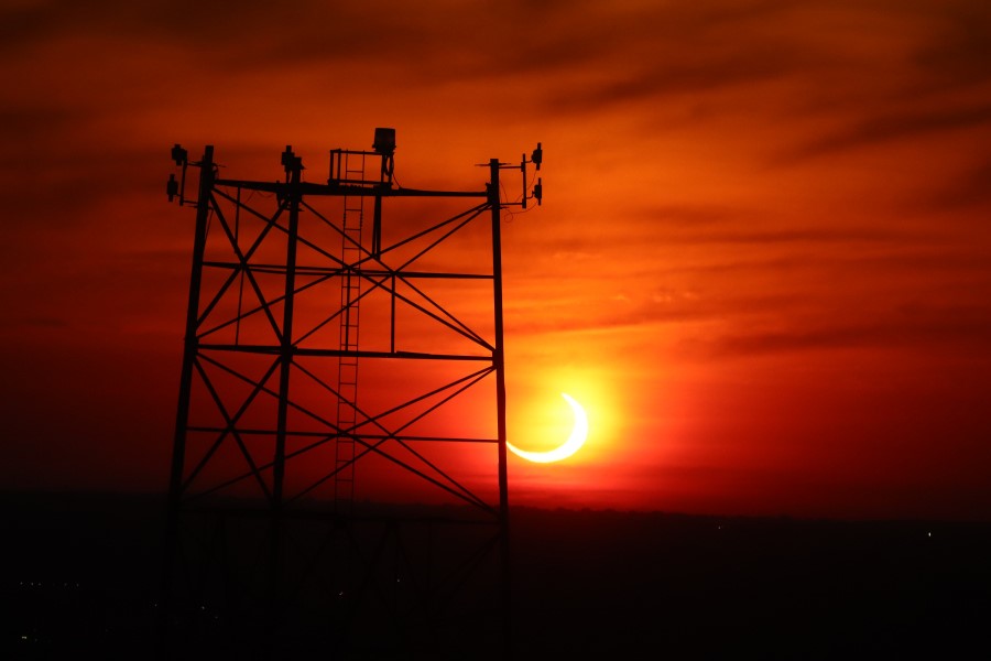 jacquiewalker4's tweet image. Some spectacular photos of the partial eclipse sent to  @news4buffalo today. Thanks to: Mike Insalaco, Pt. Abino, Ont., Alex Zimmer atop Hotel Lafayette, &amp;amp; Alan Friedman at Tri-Main Center. #Eclipse2021