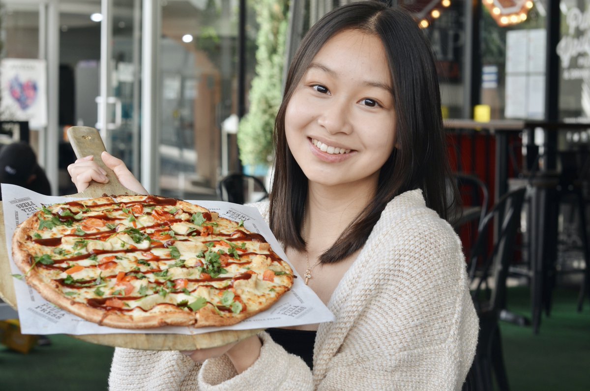 Love at first slice ❤️🔥🍕

Come to The Pizza Press for date night!

📸: @biteswithkatie  

#ThePizzaPress #CraftYourPizza #PizzaTime #Pizzagram #DateNight #PizzaDate #PizzaLover #PizzaDelivery