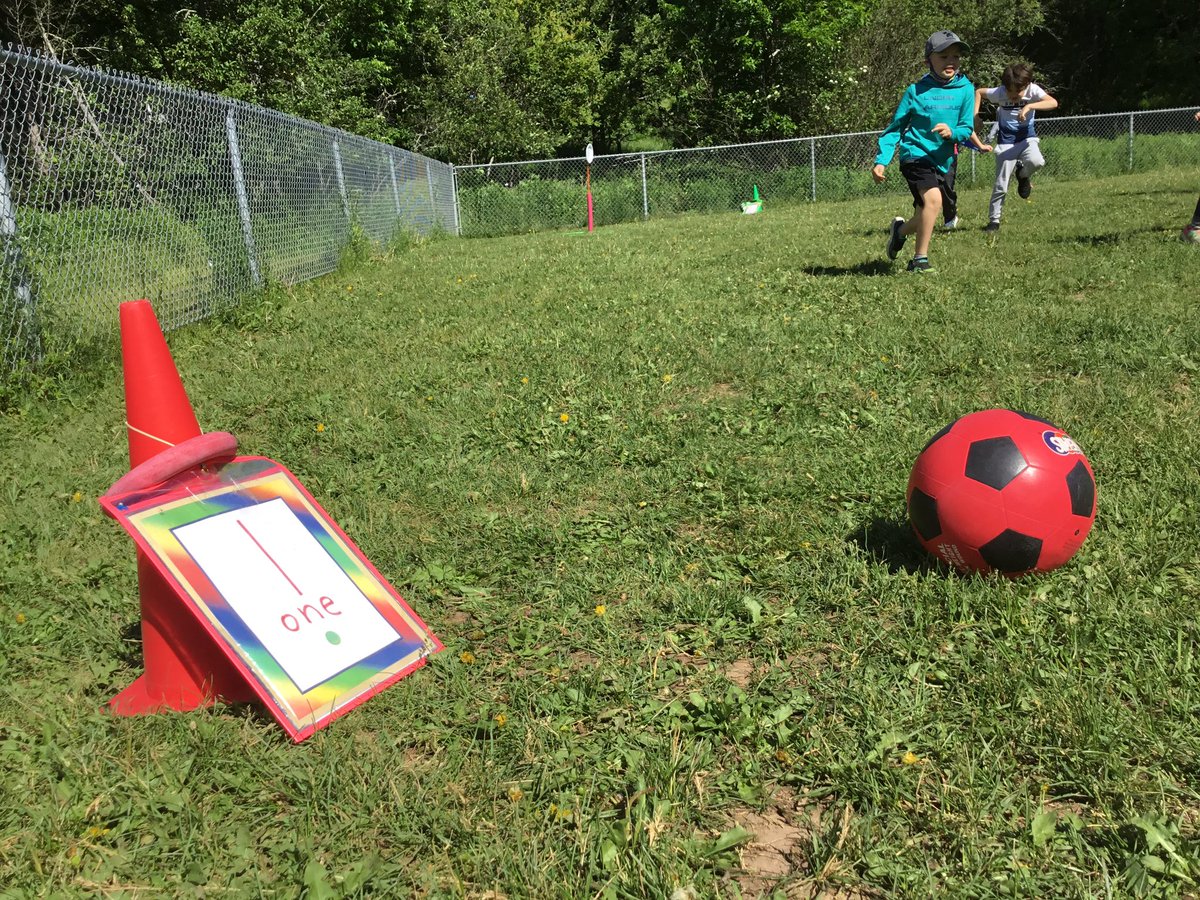 datl_ed's tweet image. Soccer golf for gr 1 &amp;amp; 2 today. Some kicking review &amp;amp; practice first with their team &amp;amp; then a 5-hole round.  Gr2s kept a scorecard to include a bit of math.#outsideisbest #physed #crosscurricular