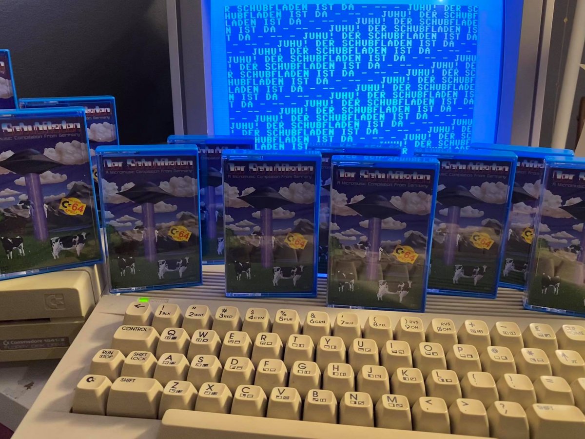 melted_moon's tweet photo. Es ist da, und es ist großartig! Alle Infos zur Compilation hier: https://t.co/sjVNxAyCcj
(Zum bestellen: Email an mike@musikfladen.de) https://t.co/1UgsVIFZfE