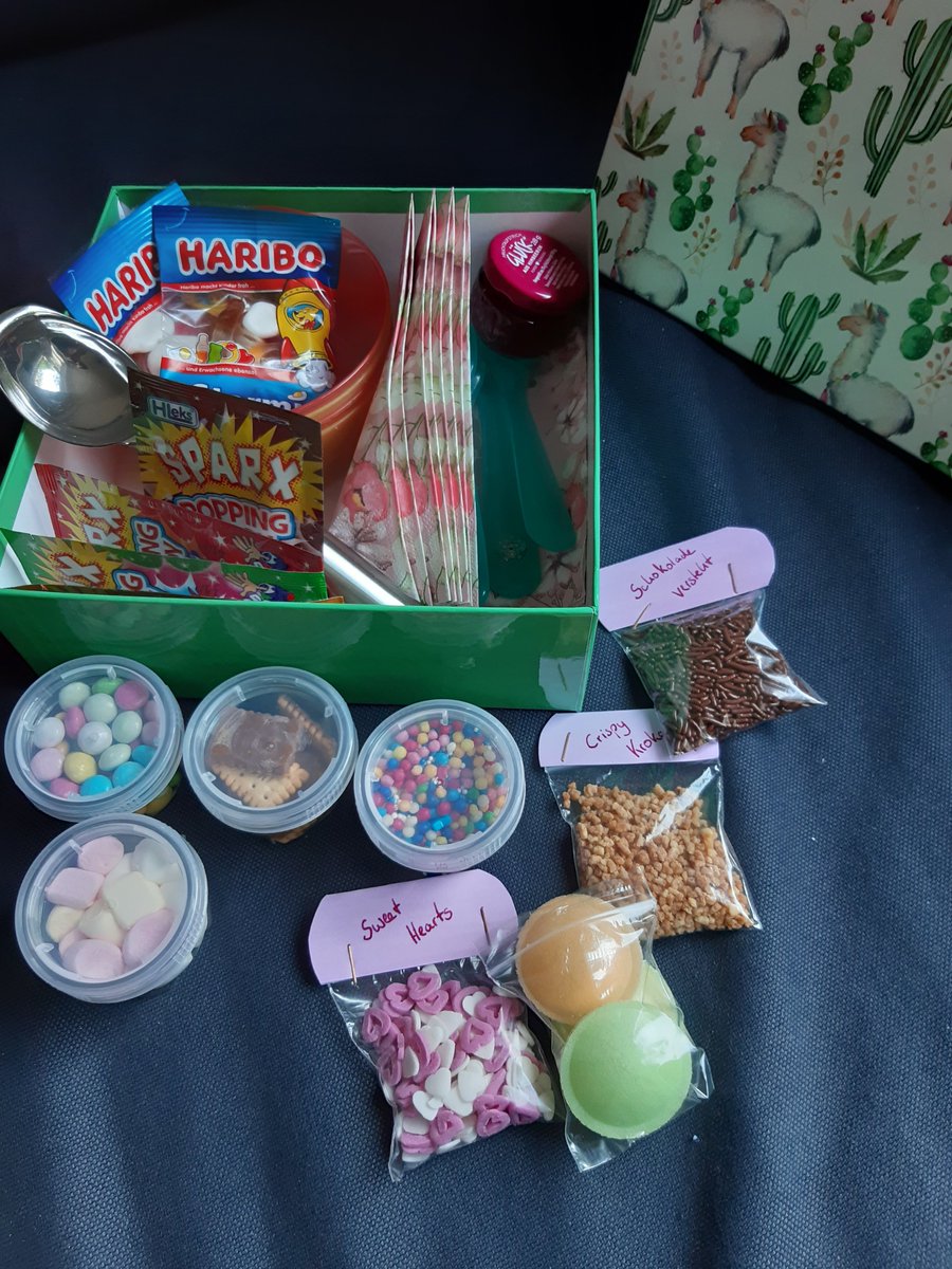MrsStoffregen's tweet photo. im Leitungsbüro tobt das Schuljahresend-Chaos - meanwhile im Mutti-Land noch Sommer-Dankeschön-Geschenke für die Klassenleitungen basteln #pinterestsaveslives #mentalload #justaddicecream #teachersdeservethatandmore #sommerdankeschön #wertschätzung https://t.co/SGOzxZEdNy