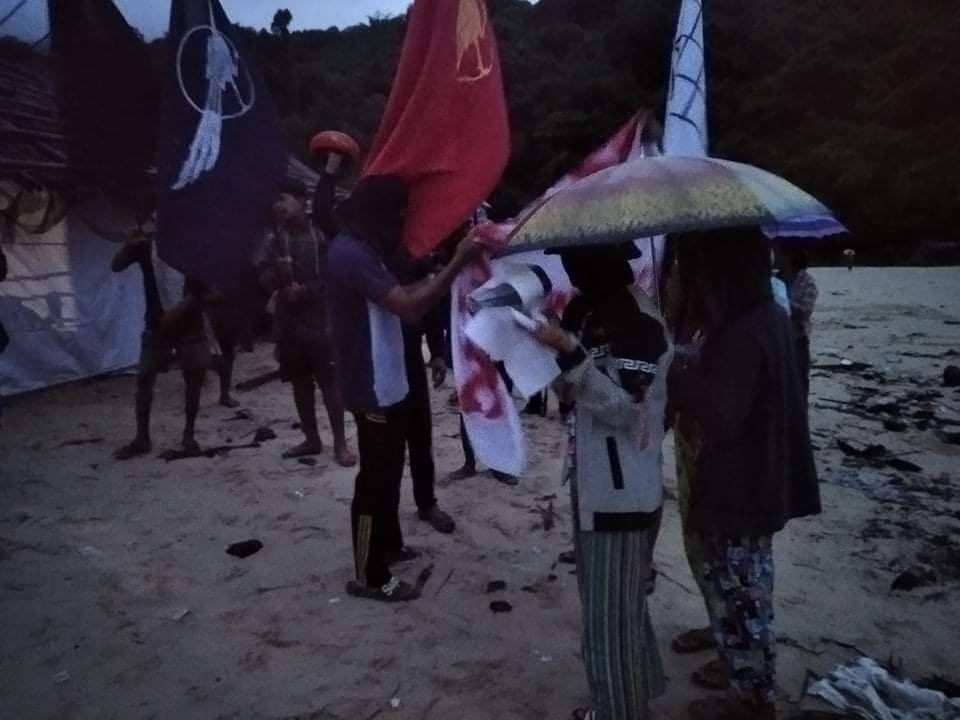 LMoonkha's tweet photo. Dawn Strike by locals of NyawPyim village, LaungLon Tsp in defiance of military regime. #HelpKayah #June11Coup #WhatsHappeningInMyanmar https://t.co/ZMF6bBPe9c