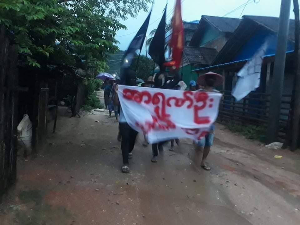 LMoonkha's tweet photo. Dawn Strike by locals of NyawPyim village, LaungLon Tsp in defiance of military regime. #HelpKayah #June11Coup #WhatsHappeningInMyanmar https://t.co/ZMF6bBPe9c