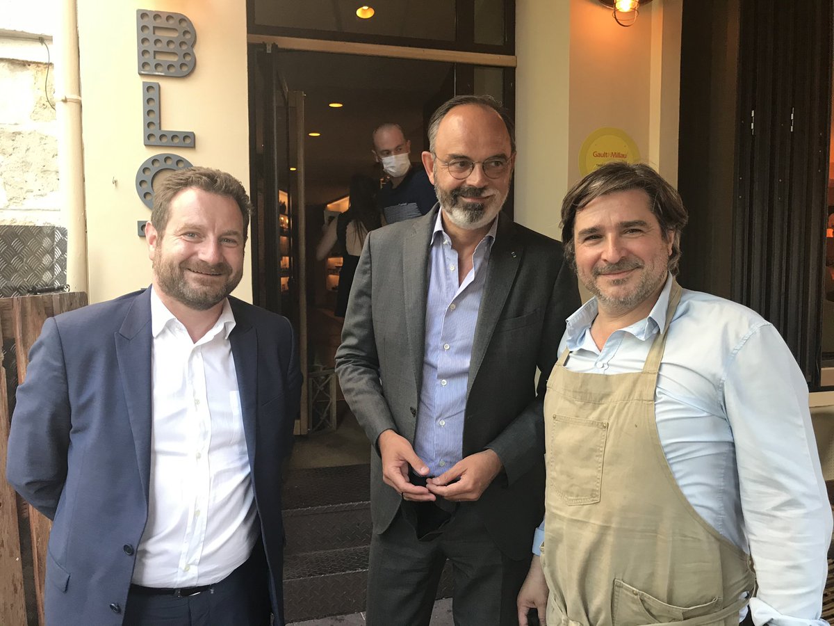 Hier soir avec <a href="/EPhilippe_LH/">Edouard Philippe</a> nous avons profité de la douceur et de convivialité retrouvée des terrasses rouennaises. Un moment d’échanges très sympa... mais aussi très utile pour notre campagne des élections régionales. À suivre...😉 #Rouen #Normandie #NormandieTerredAvenir