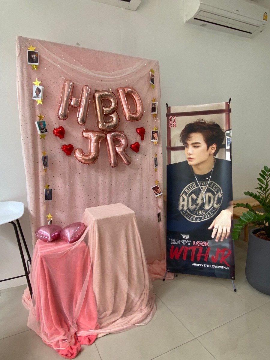 BENBRAVEBABE's tweet photo. เมื่อวานให้พี่ไปงานนี้ให้ งานน่ารักมากค่ะ ขอบคุณสำหรับงานดีๆนะคะ 💕 #HAPPY27THLOVEWITHJR https://t.co/RrkjfigRCO