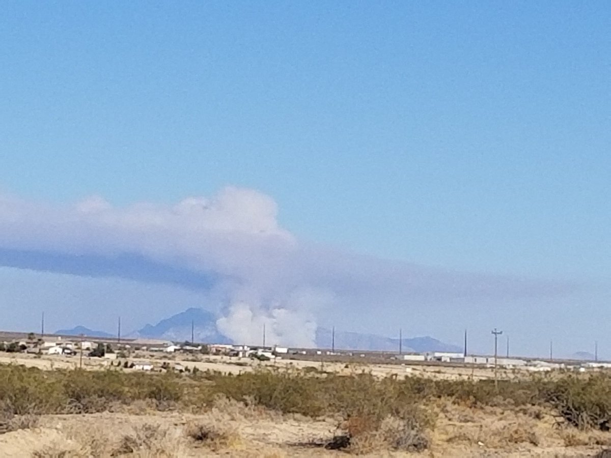DJKing78's tweet photo. #fire #wxnv #Wildfires #pahrump #nevada https://t.co/jRnkN3GI7Z