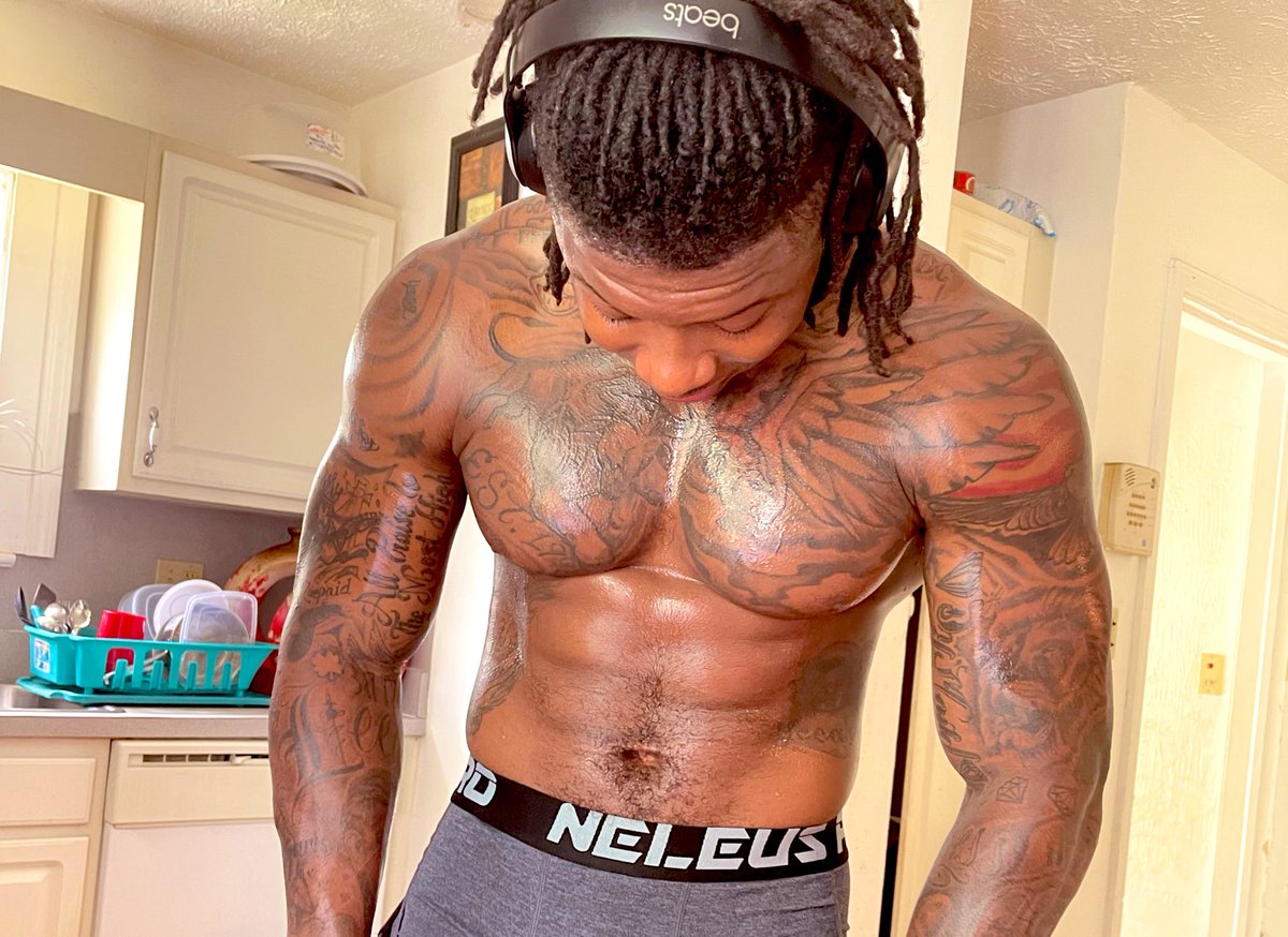 Dajon_8's tweet photo. Cutting back up 💦💪🏾😏 https://t.co/Uy29sey241