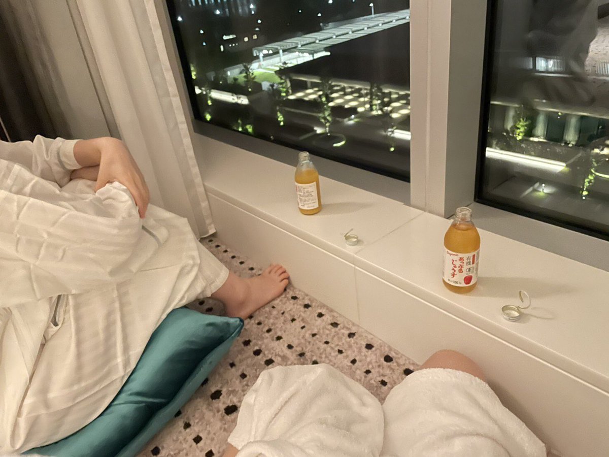 朝比奈南 昨日は久々に会う友達とお泊まりしてた 緊急事態中だからお部屋でしっぽり