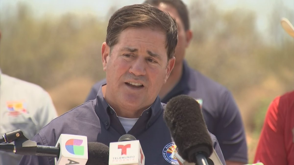 azfamily's tweet image. Gov. Doug Ducey calls for a special session after touring damage left behind by #TelegraphFire and #MescalFire 
bit.ly/3xbnYMK