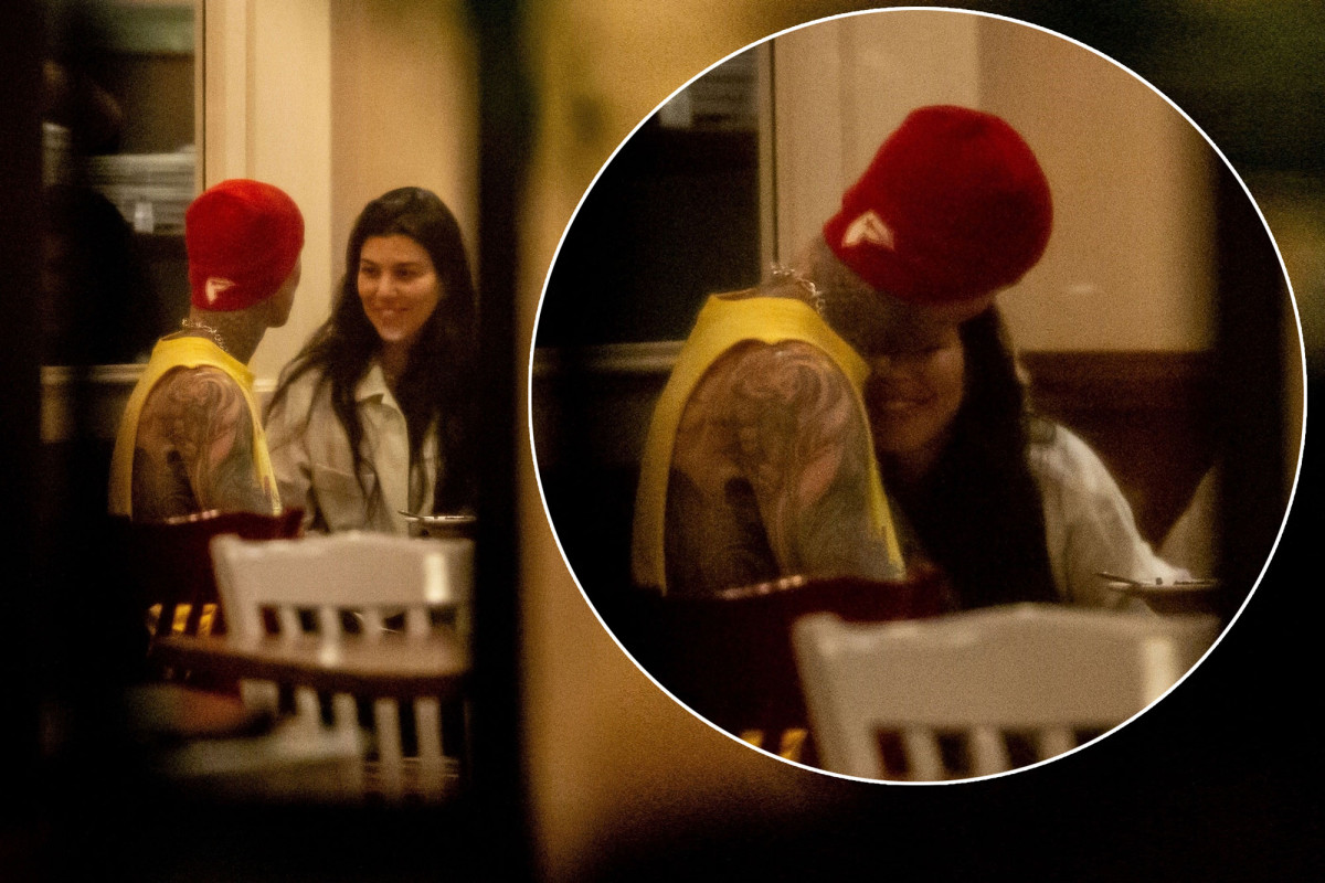 ICYMI Kourtney Kardashian and Travis Barker get handsy during recent dinner date KUWTK