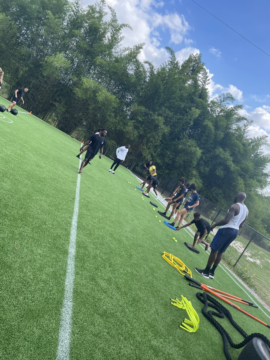 MiamiSuns's tweet photo. Good day of work for @Team_Fowles , back at it tomorrow!๐๐ฅ #SunsFam #IronSharpensIron https://t.co/wF9Ole71kE