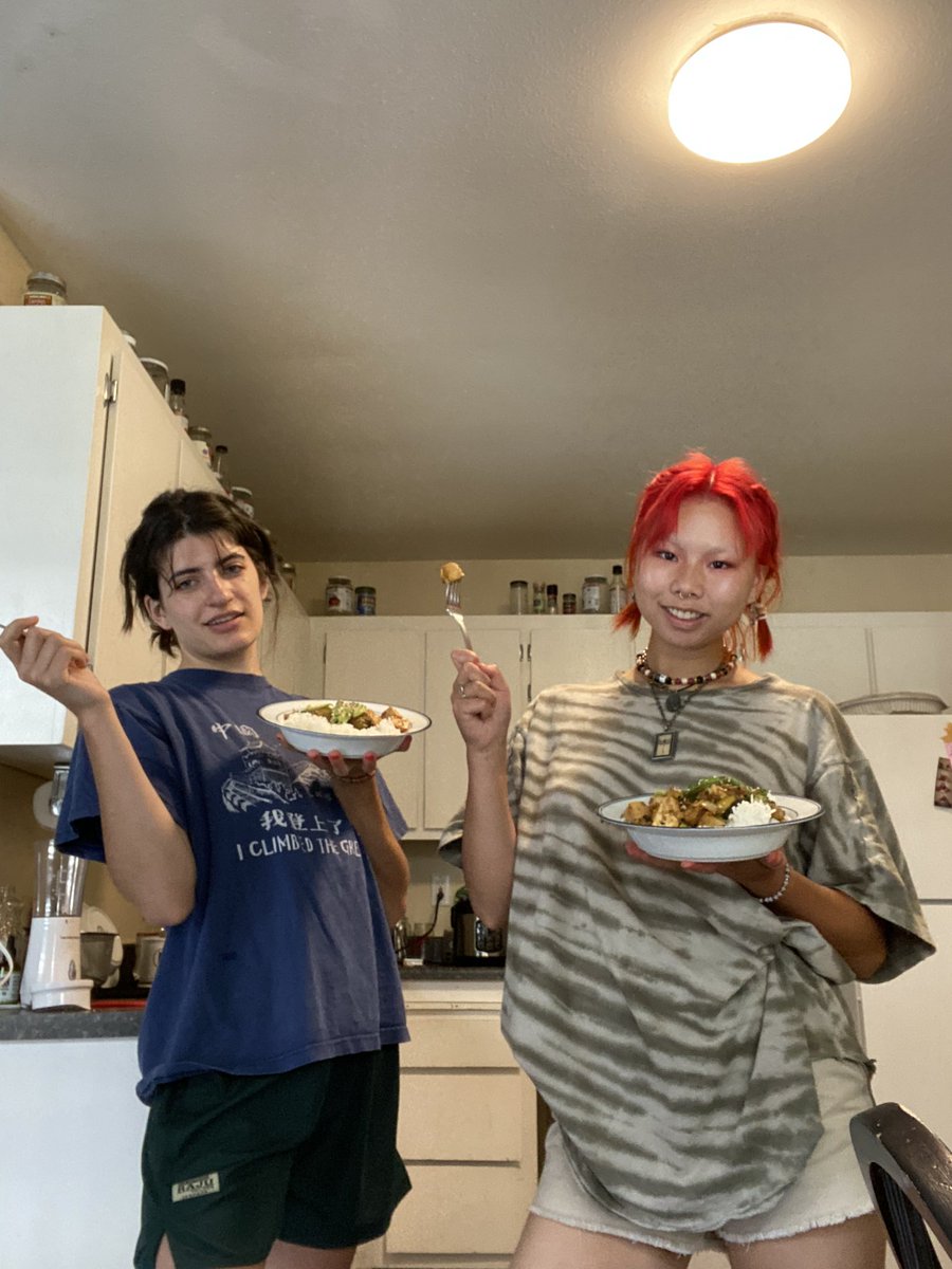 eeLleeeeeeeeee's tweet photo. sum dinner, thanks alli https://t.co/lMHrOjxO2B