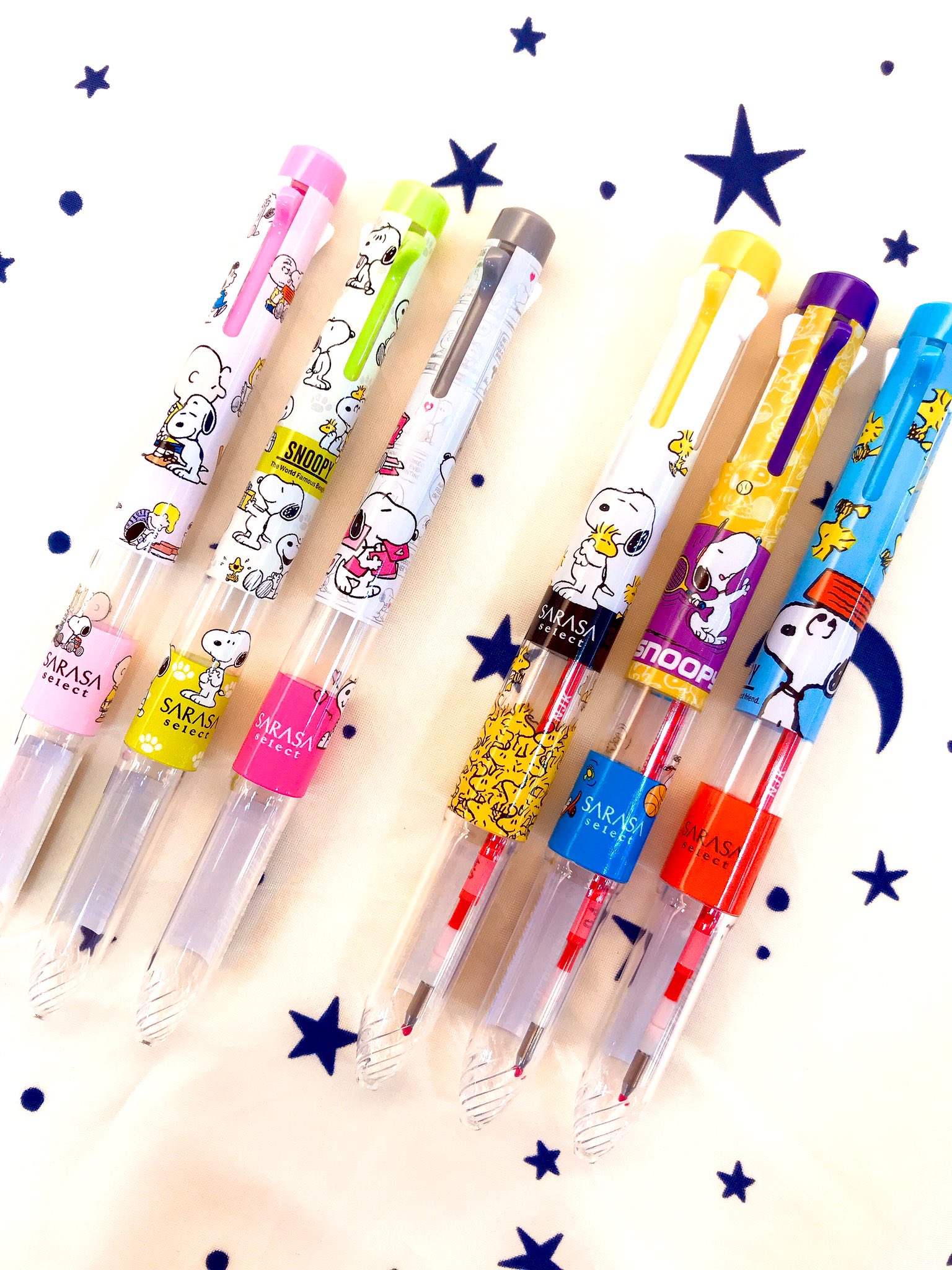 プレス アミ ワカバウォーク店 スヌーピーデザインの サラサ が入荷しました サラサクリップ のインクは紅茶やフルーツなどの香りつき サラサセレクト にはスヌーピーたちが描かれた限定替芯も 数量限定ですのでお早めに T Co