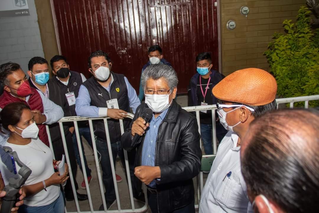 FMartinezNeri's tweet photo. ¡Muchas gracias por esta muestra de solidaridad tan grande! 
Gracias al pueblo oaxaqueño por seguir vigilante de nuestra democracia y de la voluntad colectiva. Seguiremos atentos para desterrar los viejos vicios de la política mexicana.

#GraciasOaxacaDeJuárez https://t.co/y2Tluzcp0X