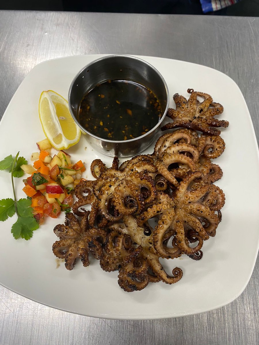 TKLCOLLEGE's tweet image. What’s cooking at TKL college Kitchen ? #qualifiedchef #practicalclasses #food #MasterChefAU