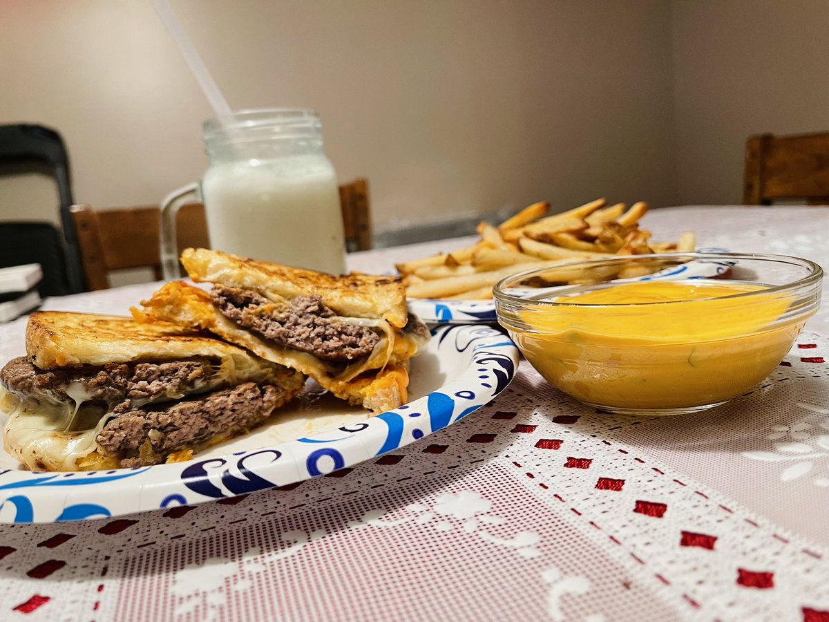 maliajames15's tweet photo. When you don’t have @SteaknShake so you make your own Frisco Melt 😋 https://t.co/oSbzf9RMN5