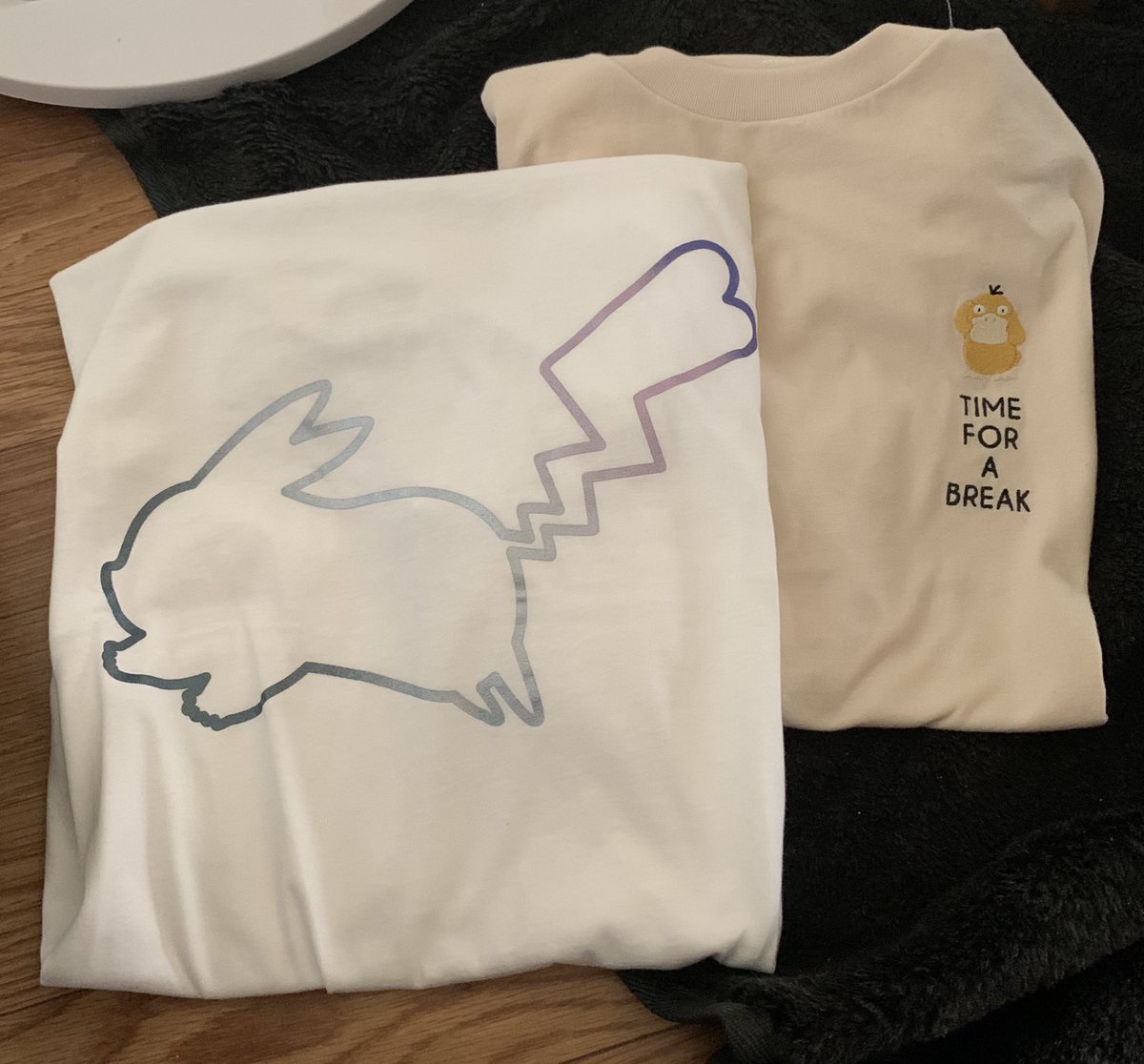 のろ Uniqloのポケモンut買ったよ ピカチュウとコダックのtシャツを買ってランドリーネットもgetしたよ