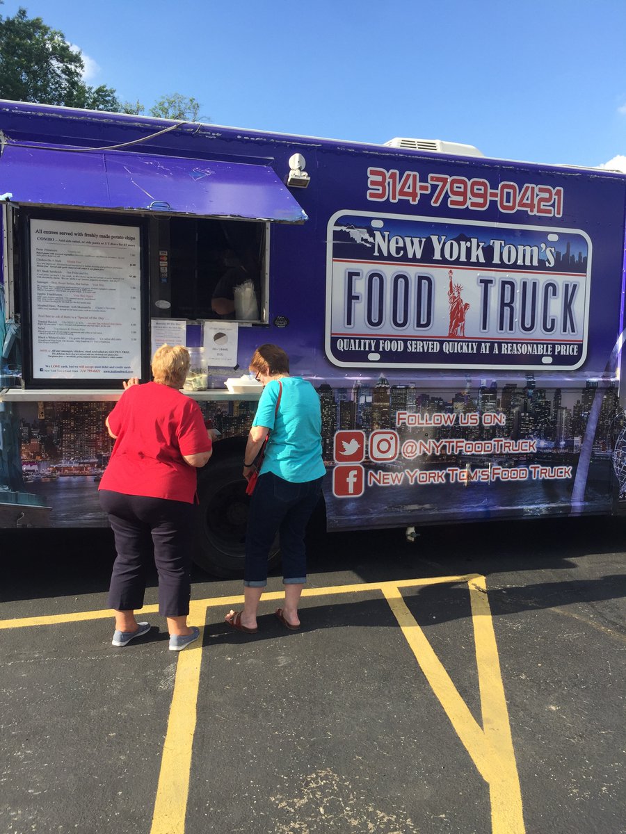 DuBourgAlumni's tweet photo. What a great night at Bishop DuBourg High School! Thank you to everyone who came out! We loved having @SpeedwayEatery  @stldoughboys and @nytfoodtruck for a night out at DB!!!  #DBFamily #DBFun https://t.co/4hZbizzN1m