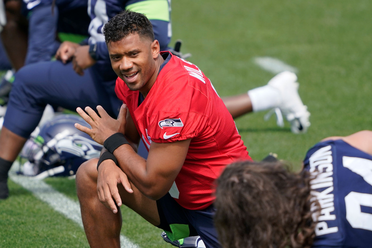 Russell Wilson rejects claim he requested trade from Seahawks