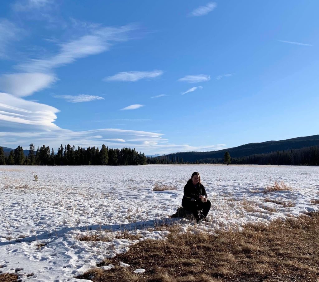 MSlearnsthings's tweet photo. Day 2 of #ThingsThatMakeMeHappy: 
Colorado!! 
This picture was taken on my first trip to CO in 2019, after walking some trails in the Rocky Mountains. It’s one of my absolute favorite memories 😊

#valenciasm21 #rockymountains #colorado #nps #rmnp https://t.co/fHz00YNu6i