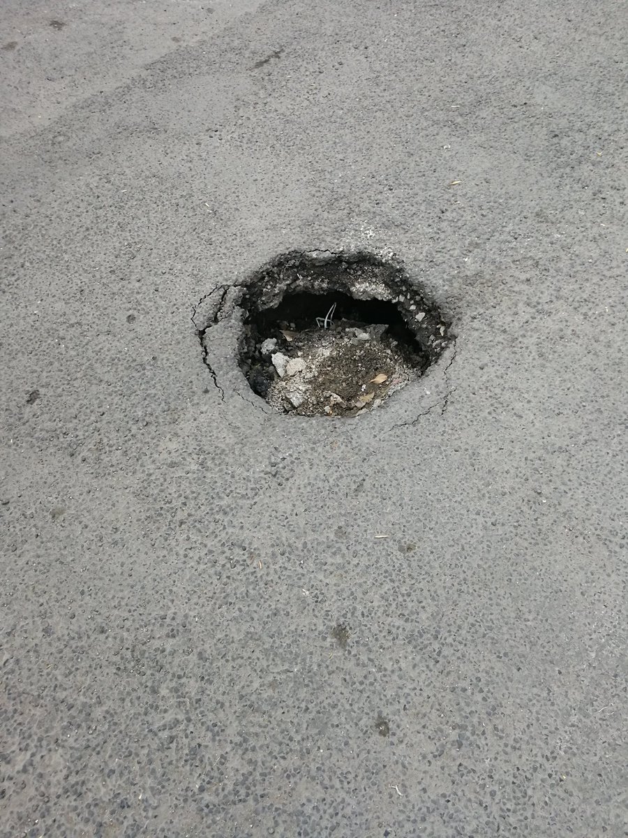 ViriRocha's tweet photo. Urge atender este #socavón en calle Almorejos #AlvaroObregon tiene varios meses y ya empieza a crecer. @LaSEMOVI @AlcaldiaAO @GobCDMX @SOBSECDMX https://t.co/YWuAOyZUBY