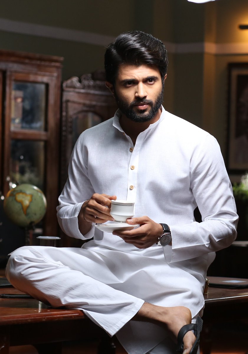 VijayRowdiesKL's tweet photo. #VijayDeverakonda As ROWDY CM 
#Nota (Malayalam) World Television Premiere On June18th At 12.00pm In #ZeeKeralam.❤️

Let's take A moment To Watch it.
1 Week Left :) 

@TheDeverakonda #LIGER 
#NotaOnZeeKeralam https://t.co/LfOLkw9OjQ