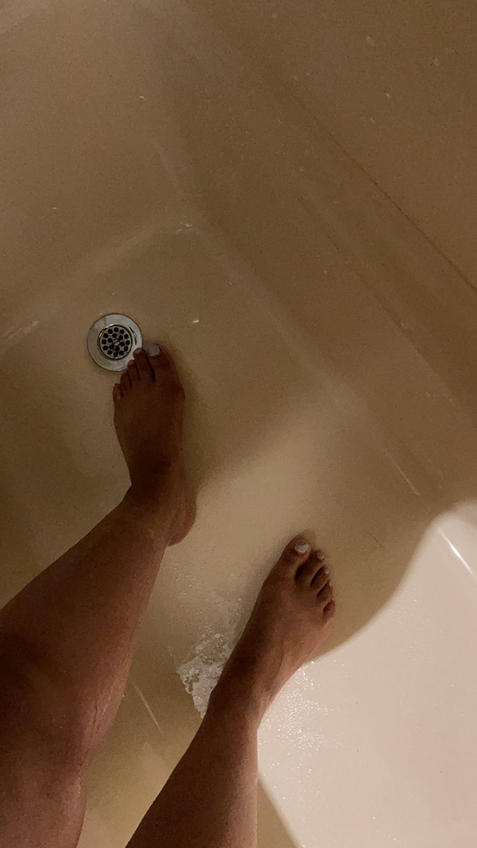 ElsaLaroo's tweet photo. #sellingfootpics #love washing them after running through sand and water https://t.co/r6gBb2qXA4