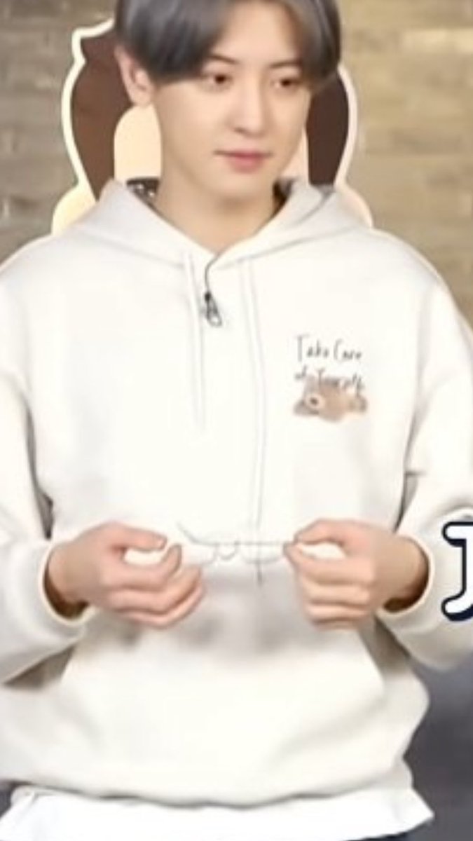 find a friend who holds your glasses like this instead touching the lens