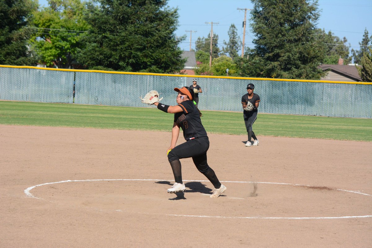 Caguirre2187's tweet photo. The Selma Bears softball team defeated Monache 7-6 to advance to Semifinals of Division II playoffs. @CoachChrisTapia @BearsCSL @DementKk @marissacerdaaa https://t.co/pm7zelSgEm