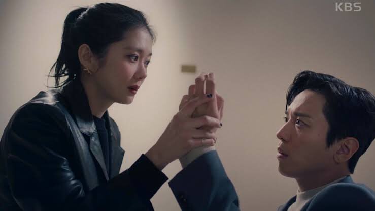 kdramasuperfan's tweet photo. #SellYourHauntedHouse 
I love this horror,comedy drama.Jang Nara as always is incredible and the dashing Jung YongHwa also did great.They had amazing chemistry &amp; looked cool with the actions scenes.I find them shippable though the story did not went there.But indeed a must watch! https://t.co/Ia9GiPv8VO