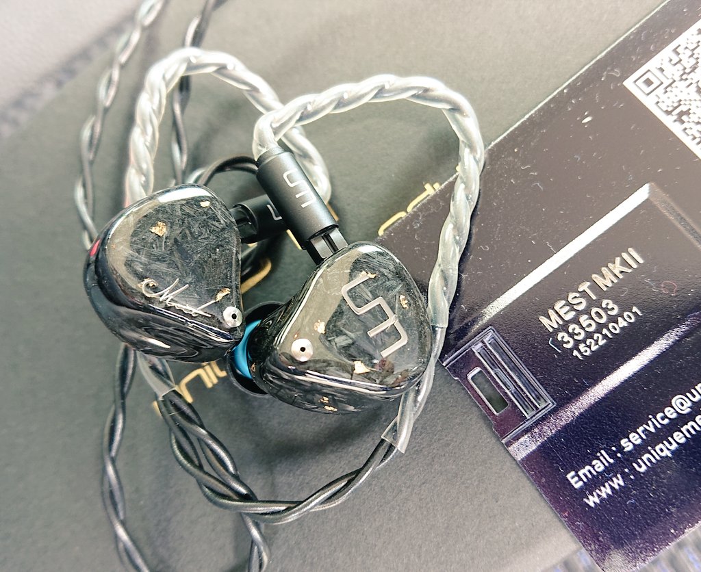 taxu_yama's tweet photo. うーん…
緩募）
出）UniqueMelody MEST mk2
求）150,000

付属品はすべて揃っており、イヤピ全て未使用です。
21'4/27に届いてから30時間くらい使ったかな？特に傷などはない美品です。

不満も特にはないのですが、ProjectYと被るので…
急ぎでもないので売れたらなんか買うかなー程度の募集です。 https://t.co/lLHu5Gt7lN